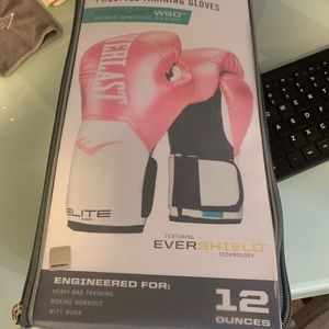 Pink Everlast Pro 12 Oz Boxing Gloves